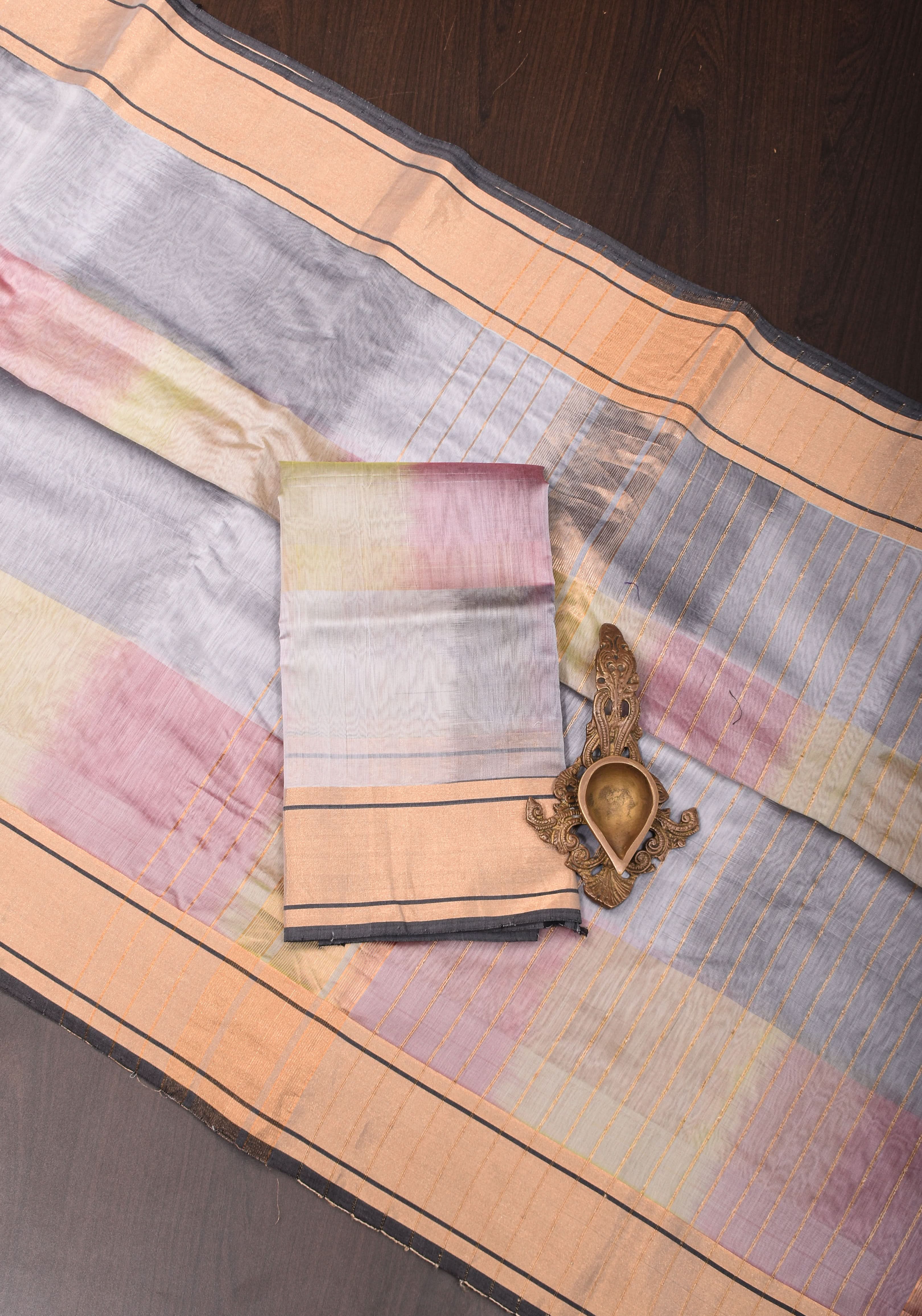 Handwoven  Maheshwari Silk Cotton Saree in Grey with Ombre weave and long handmade tassels | Shobitam