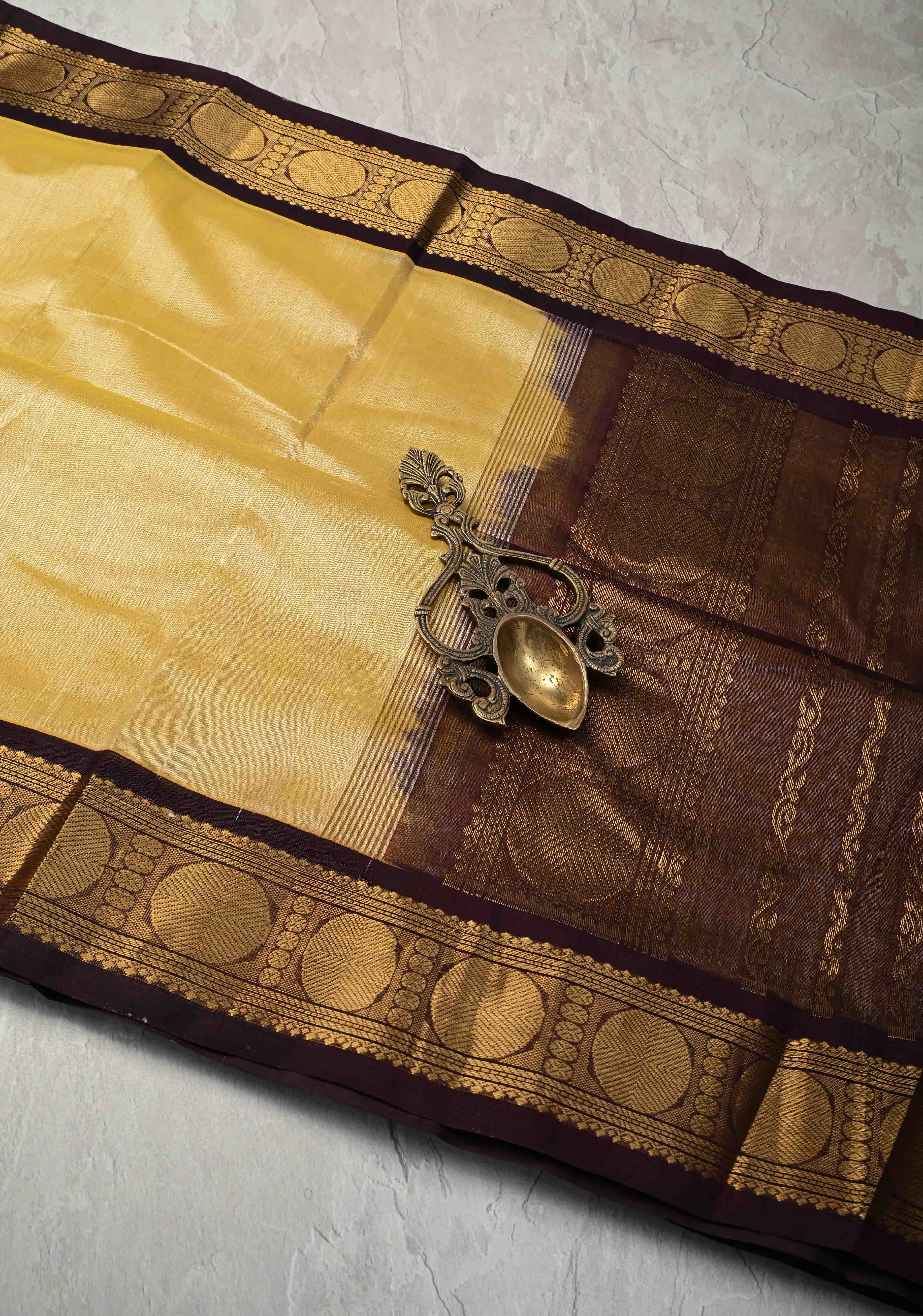 9 Yards Madisar Cream Korvai Kanchi Silk Cotton 100% Handloom Saree with Contrast Zari Border | Shobitam