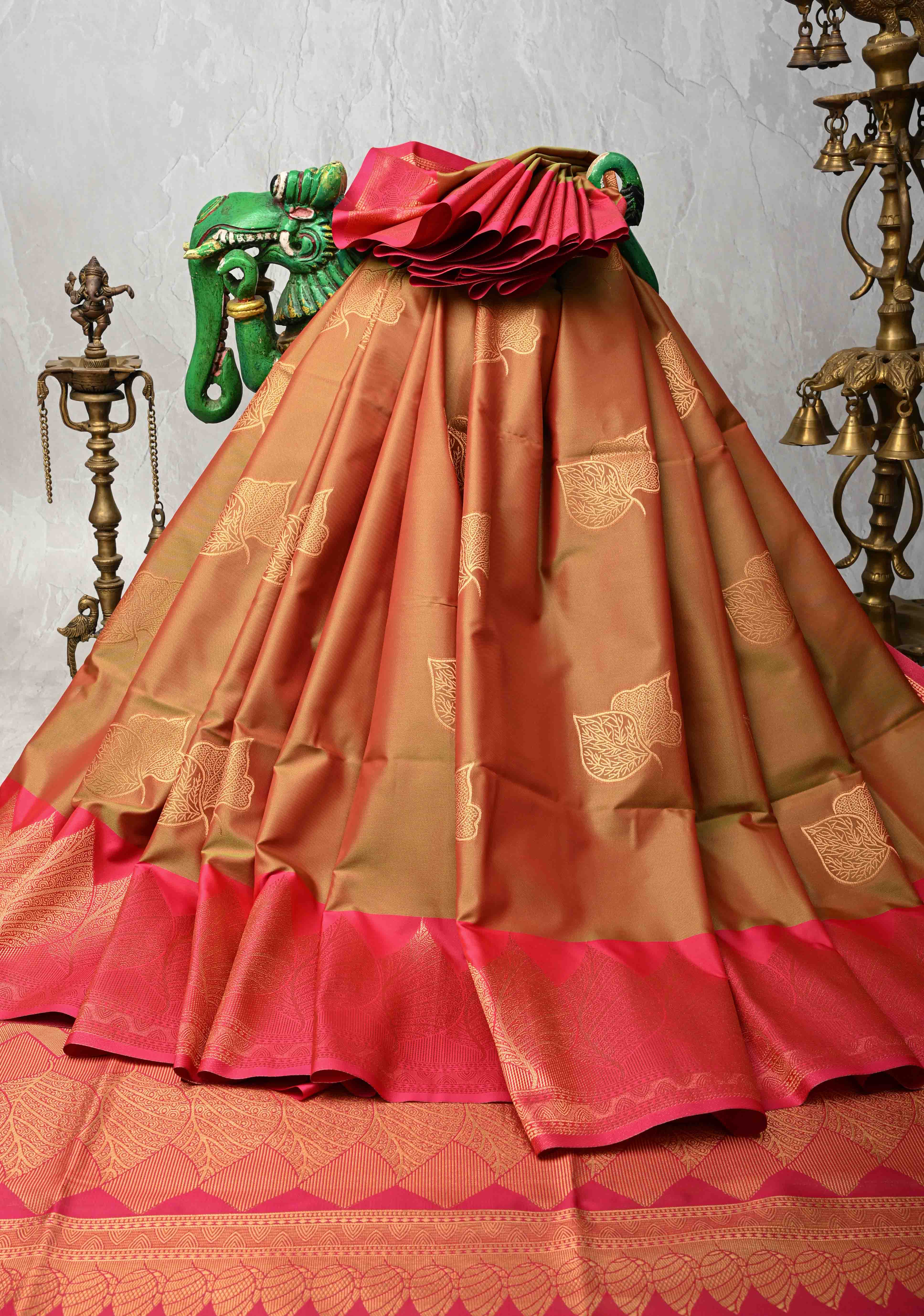 Green Dual tone Kanchi Semi Silk Saree with Leaf Buttas and Zari Border | Shobitam