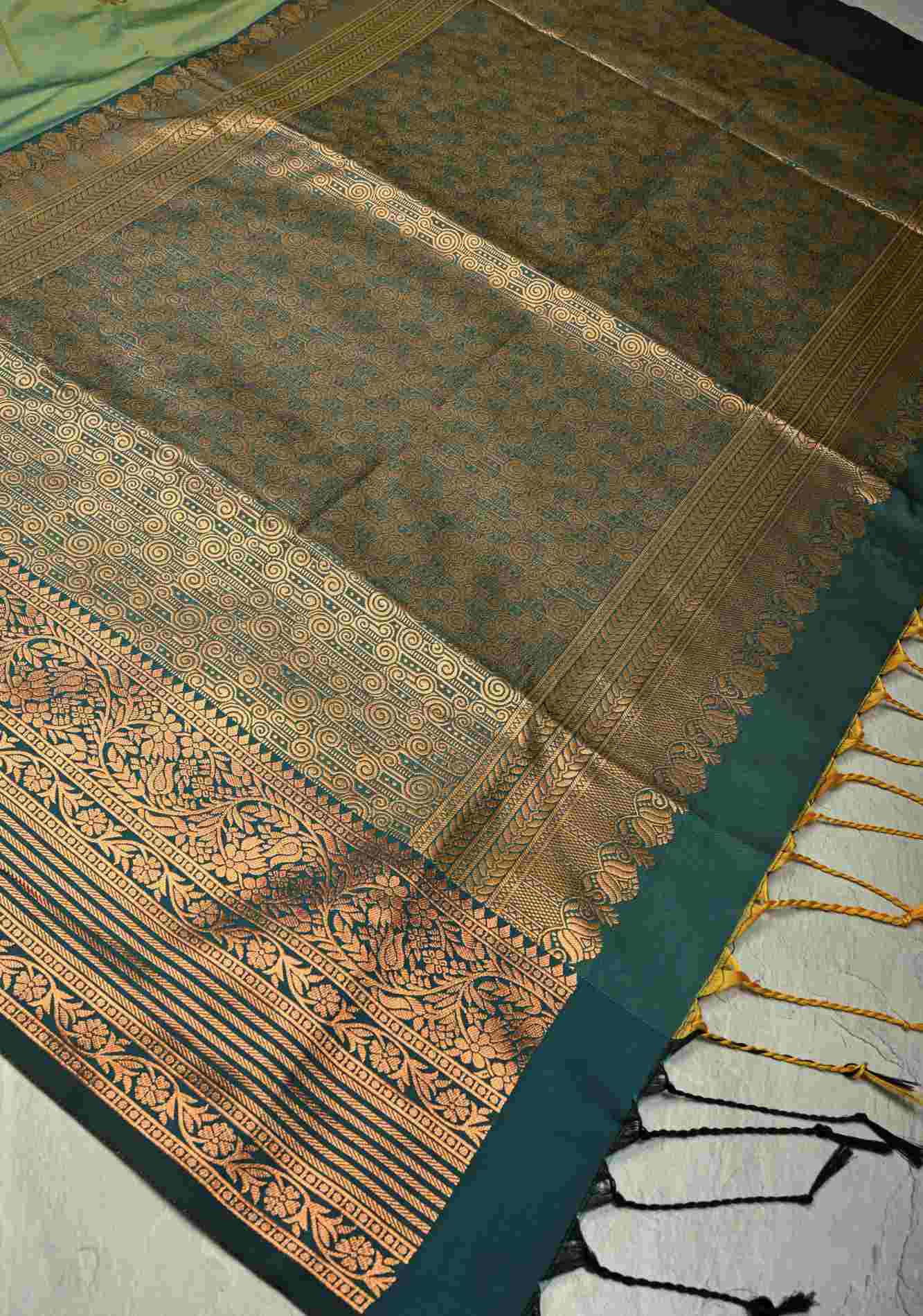 Green Dual Tone Kanchi Semi Silk Saree with Temple Chariot Zari Buttas and Zari Border Ready To Wear Saree