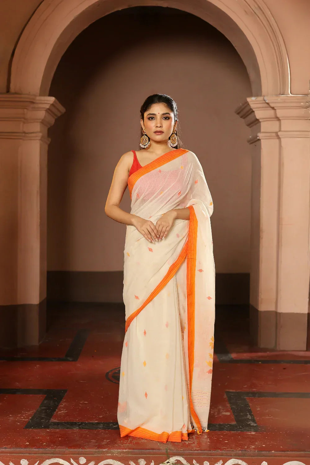 Handloom Off White and Orange Pure Cotton Floral Jamdani Saree | Shobitam