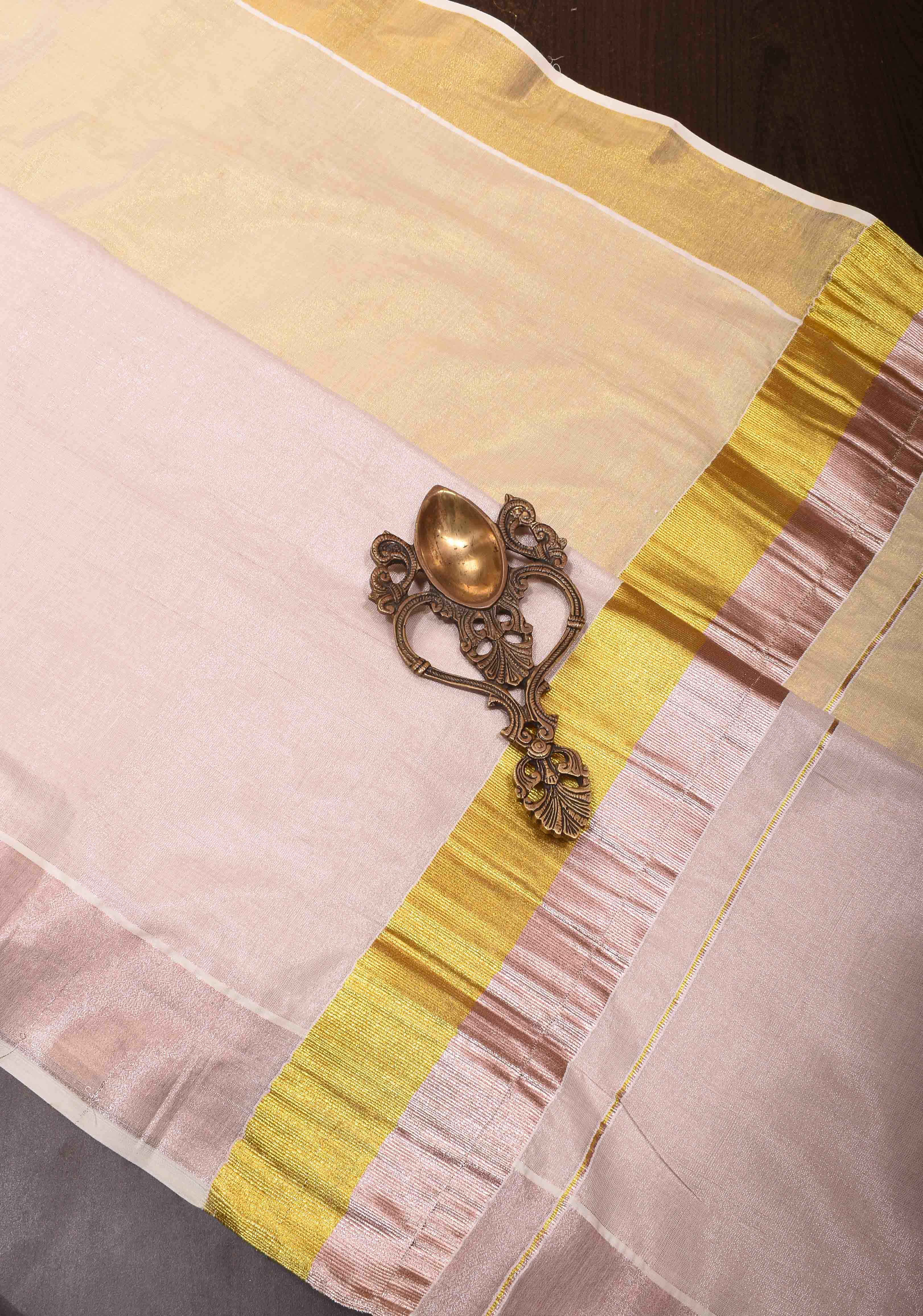 Elegant Kerala Kasavu Half Tissue Saree in White and Gold – A Timeless Classic | Shobitam