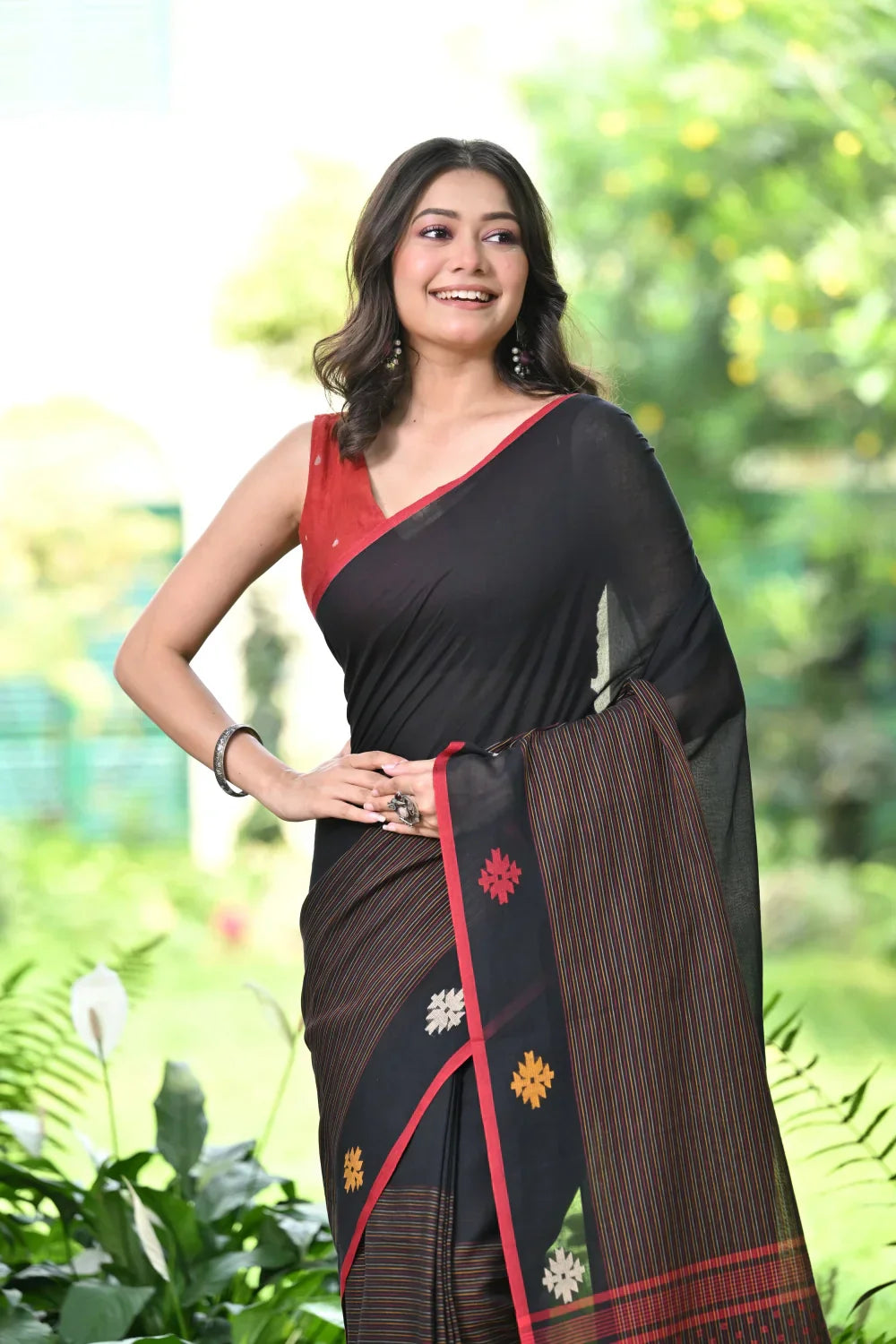 Handloom Black Soft Cotton Jamdani Saree | Shobitam
