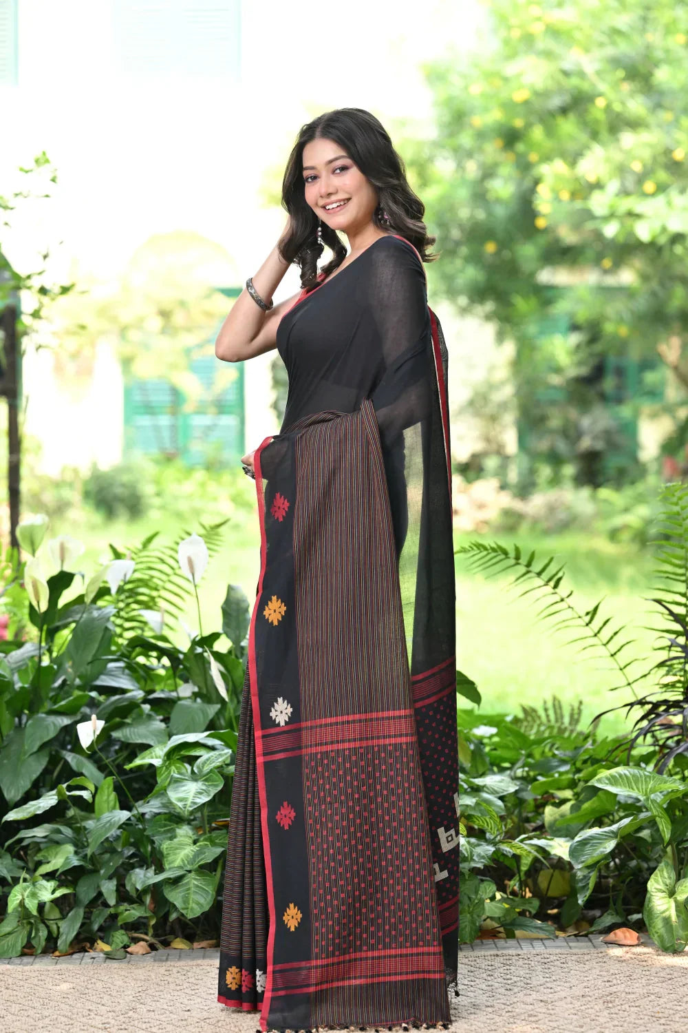 Handloom Black Soft Cotton Jamdani Saree | Shobitam