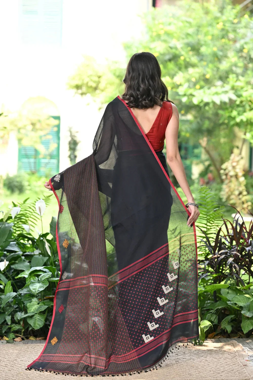 Handloom Black Soft Cotton Jamdani Saree | Shobitam