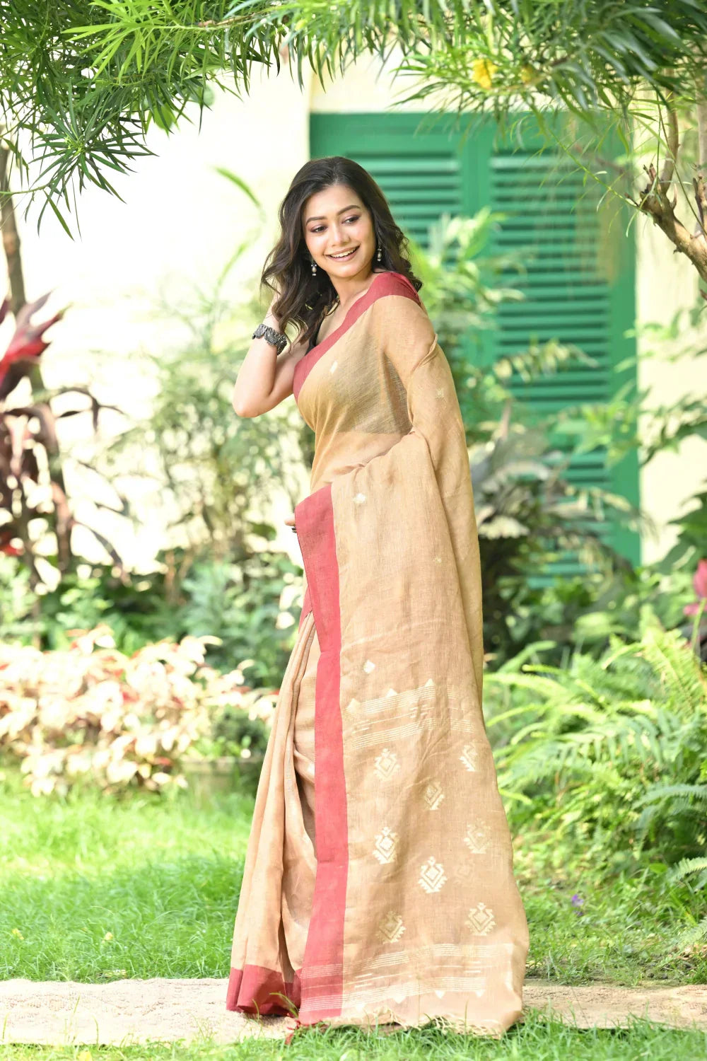 Handloom Sand Brown Pure Linen Jamdani Saree | Shobitam