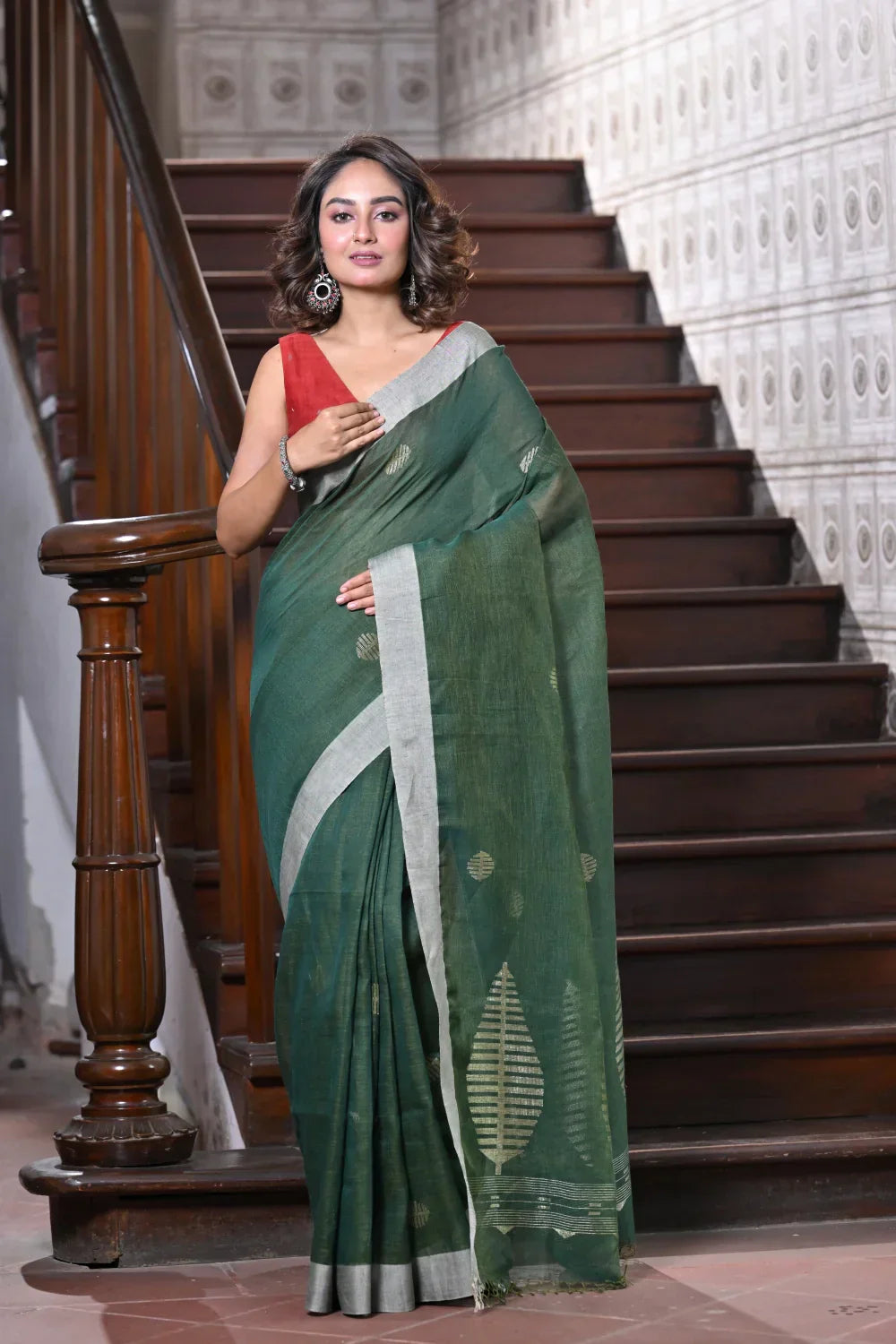 Handloom Dark Green Pure Linen Zari Jamdani Saree | Shobitam