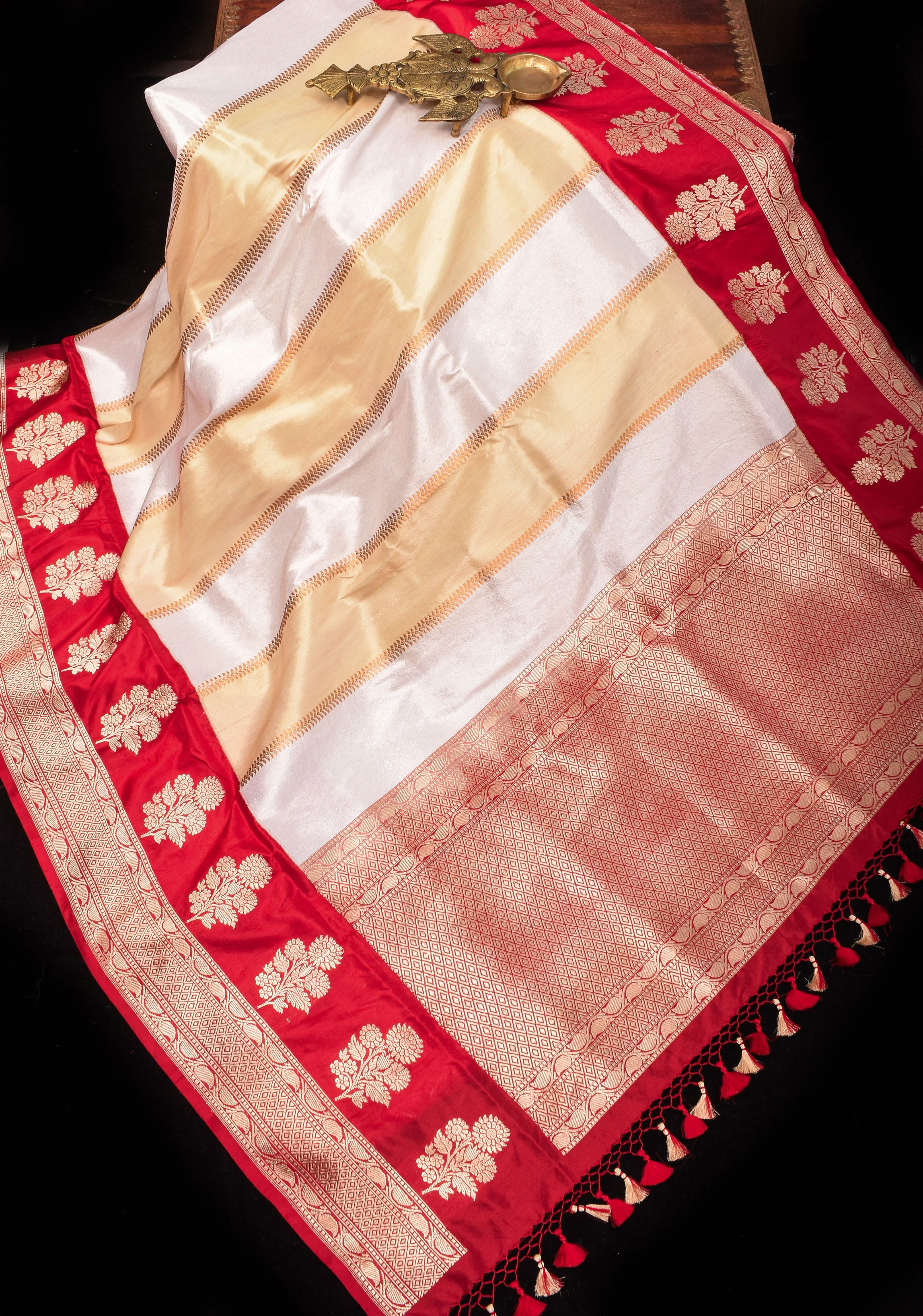 Unique Design White Dual tone Jharoka Pattern Pure Katan Silk saree with Contrast Zari borders | SILK MARK CERTIFIED | SHOBITAM