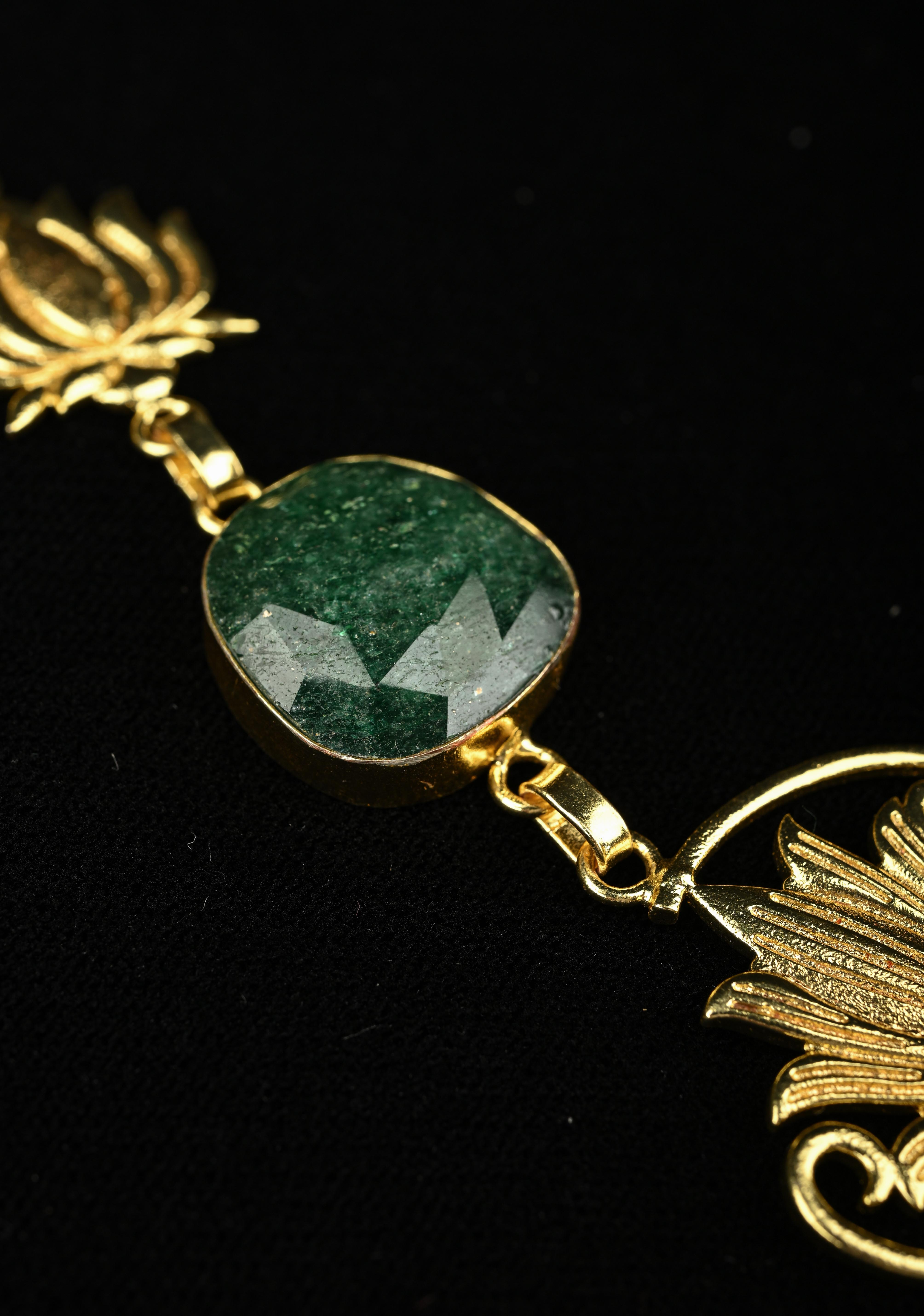 Green Ropada Chain Necklace and Lotus Motifs | Shobitam