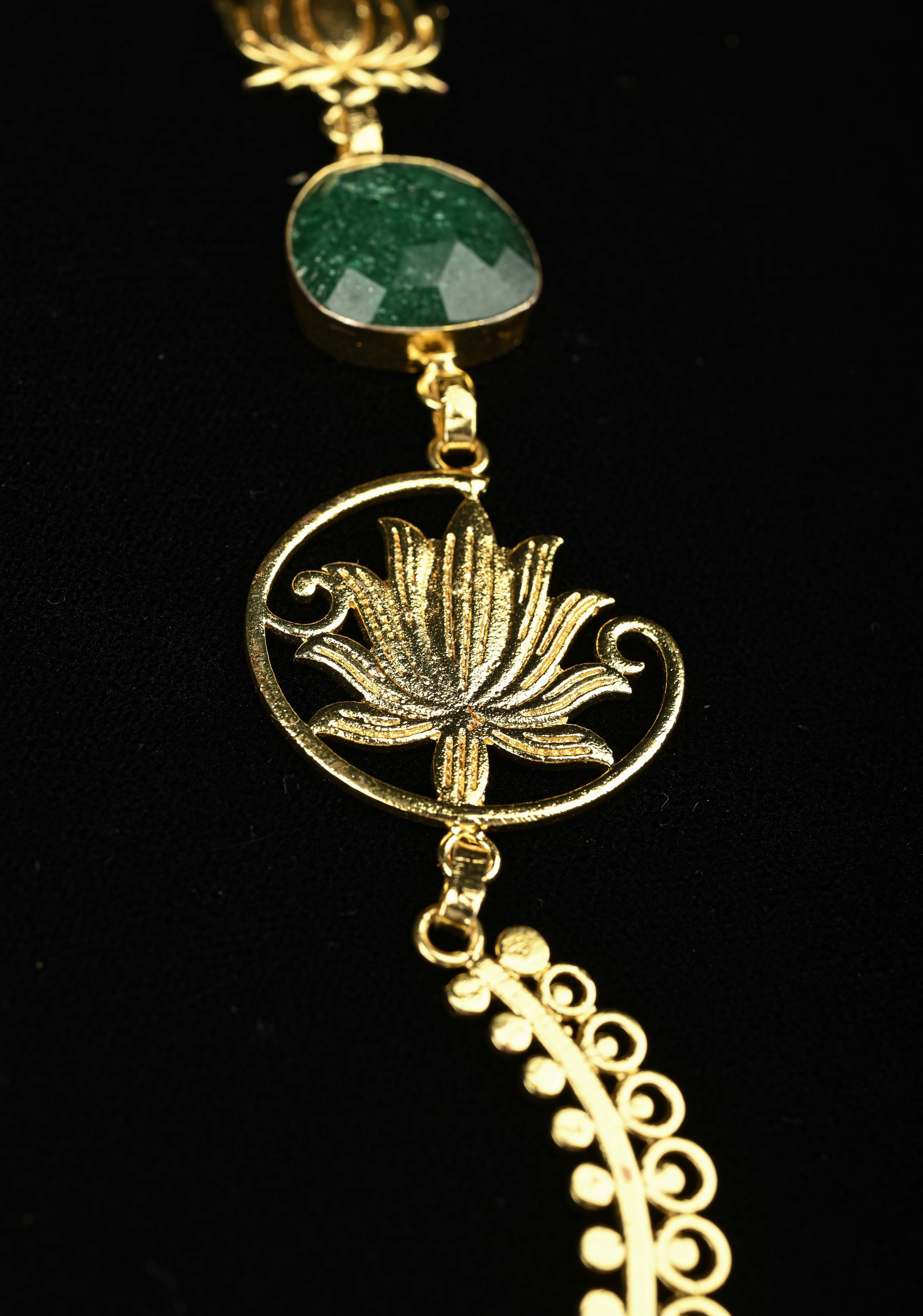 Green Ropada Chain Necklace and Lotus Motifs | Shobitam