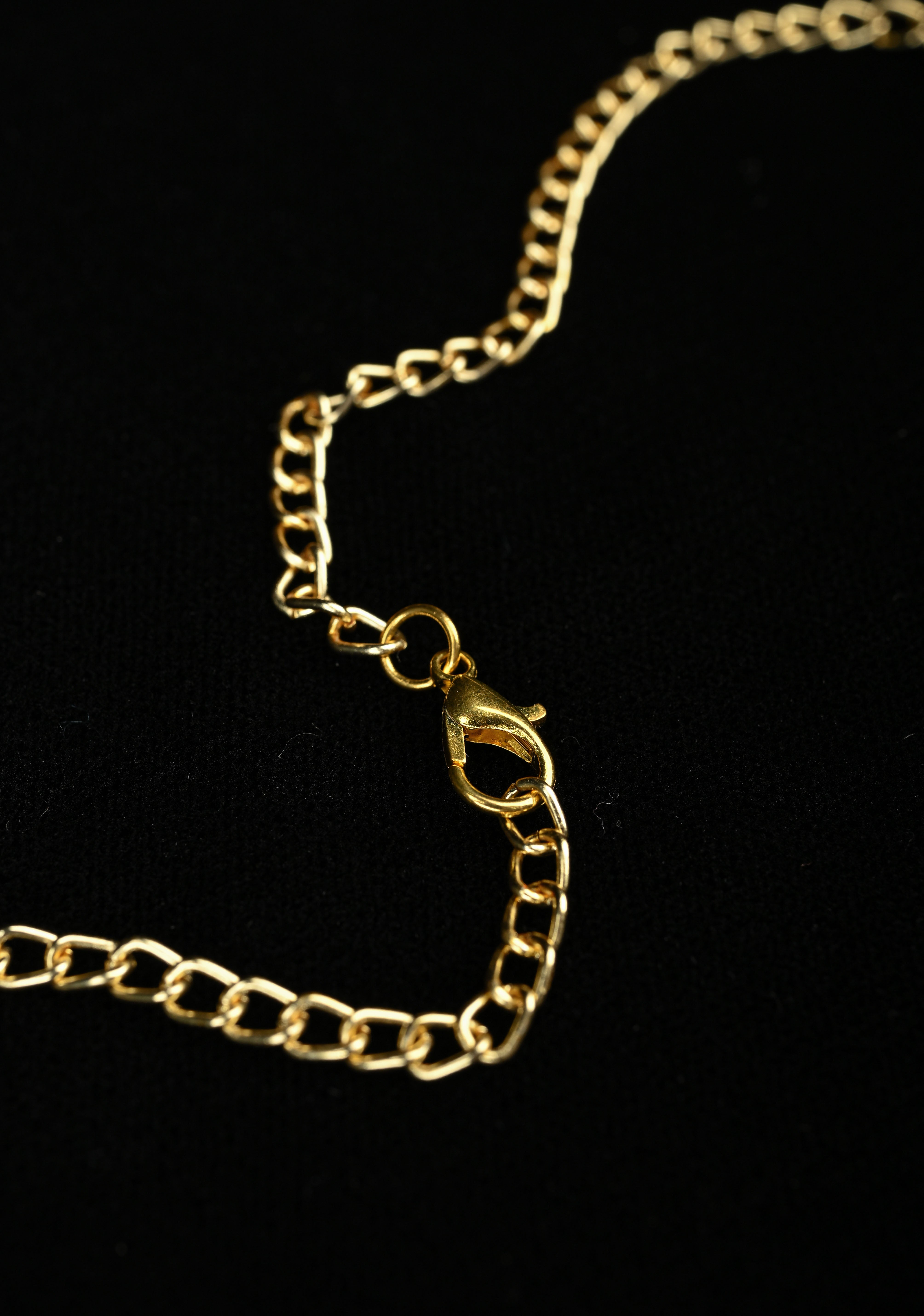 Green Ropada Chain Necklace and Lotus Motifs | Shobitam
