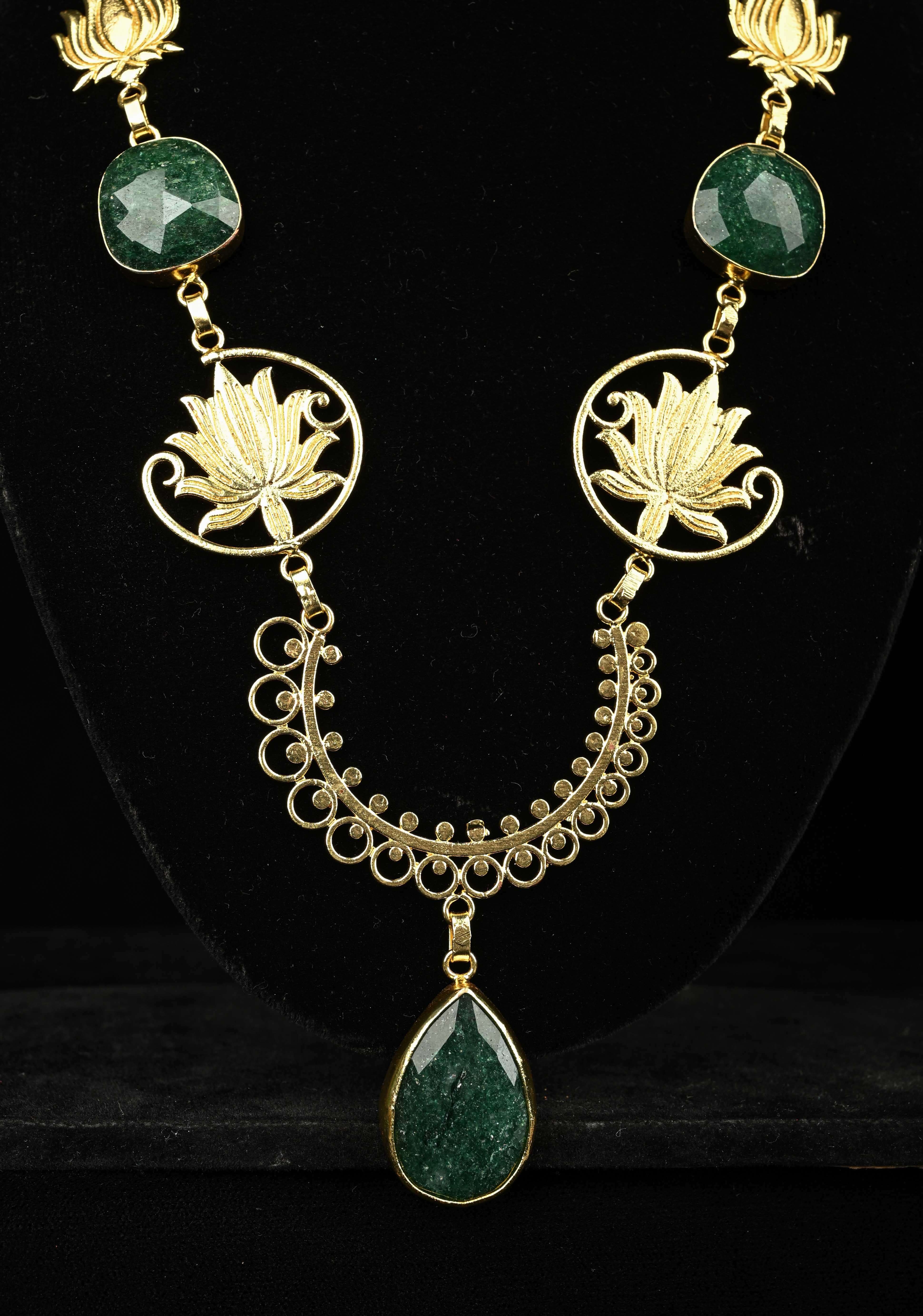 Green Ropada Chain Necklace and Lotus Motifs | Shobitam
