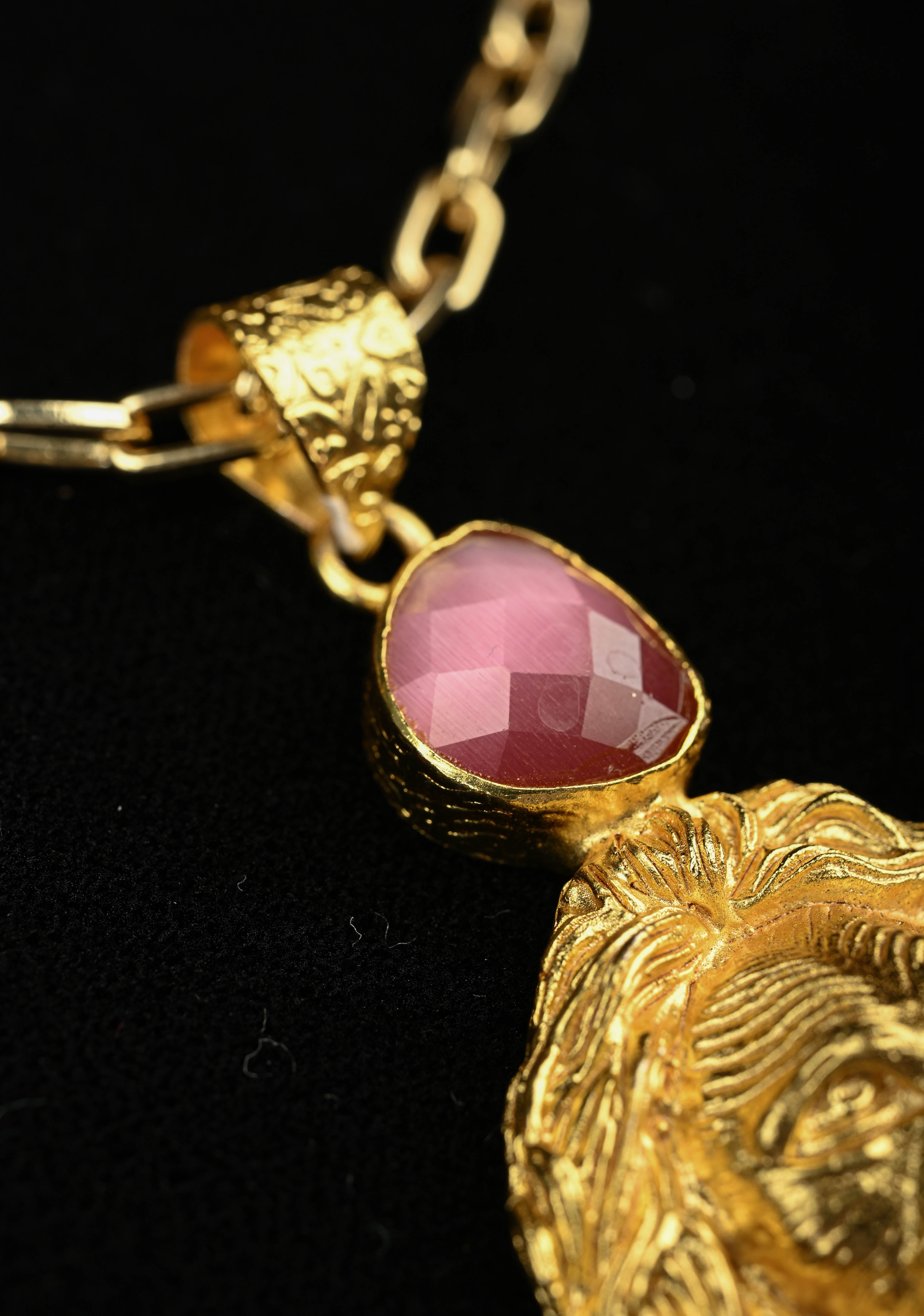 Monalisa Stone Lion Head Pendant Necklace | Shobitam