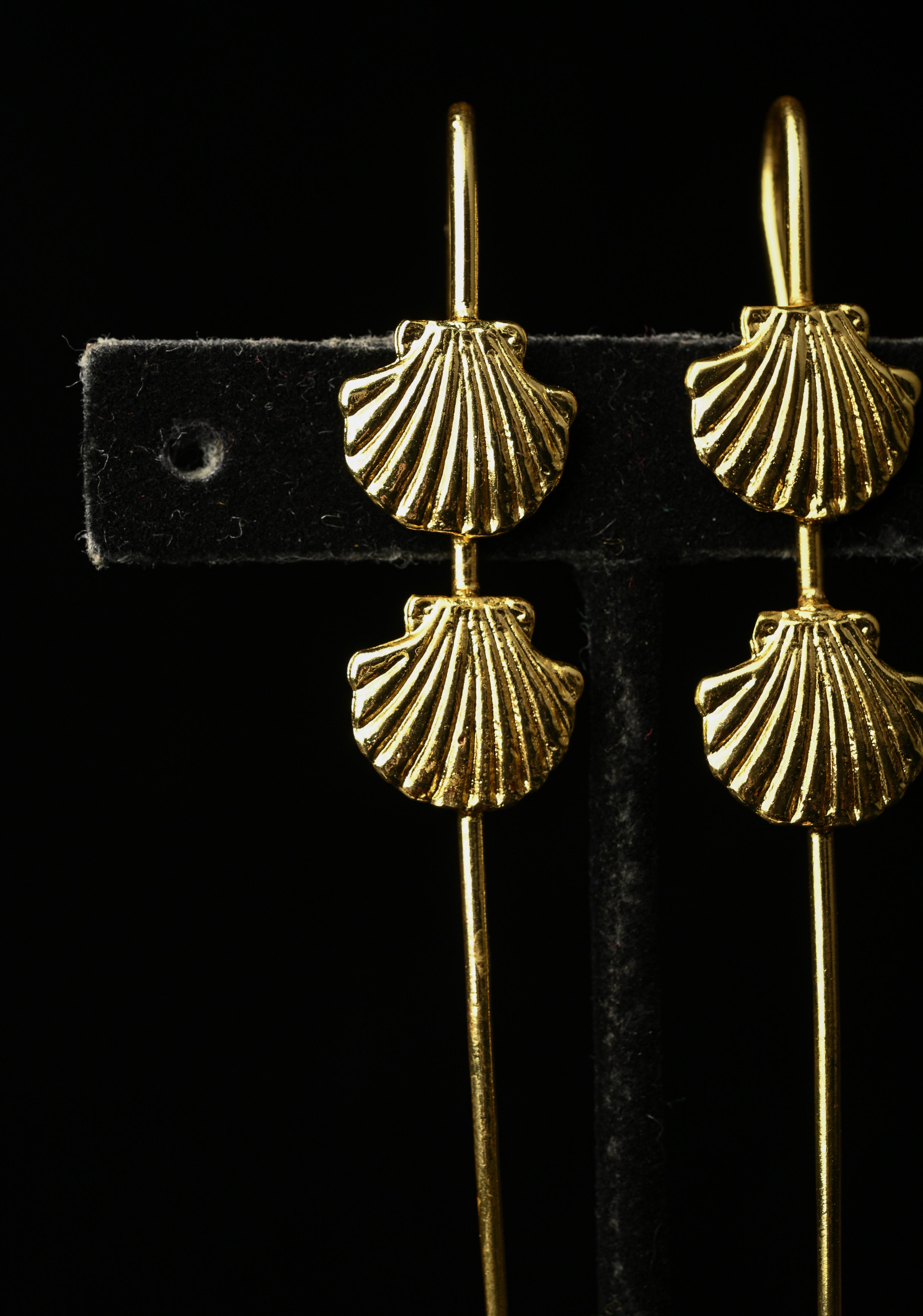 Sculpted Tiered Seashell Needle Ear Cuff | Shobitam