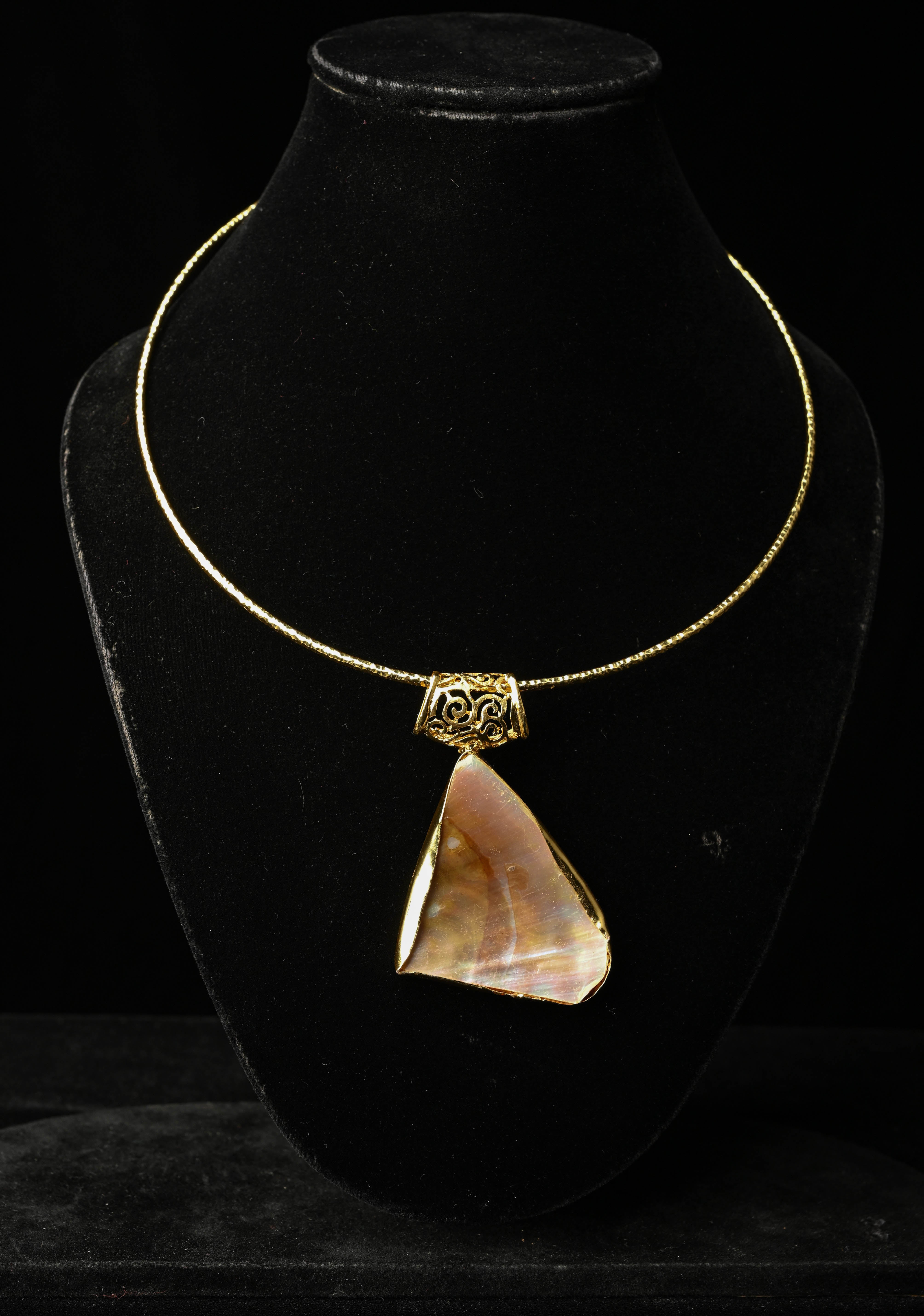 Hasli Necklace with Mother-of-Pearls Pendant | Shobitam