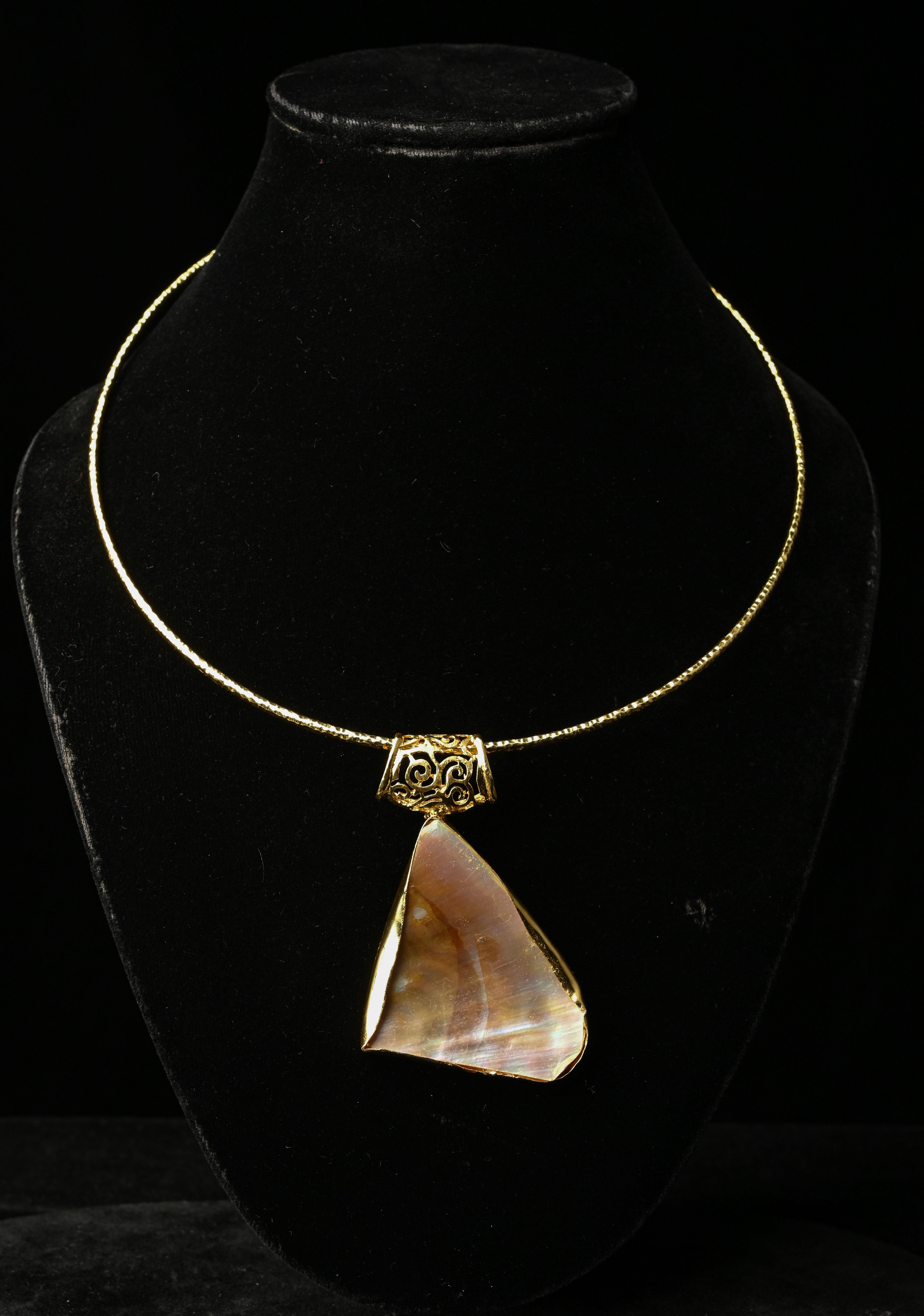 Hasli Necklace with Mother-of-Pearls Pendant | Shobitam