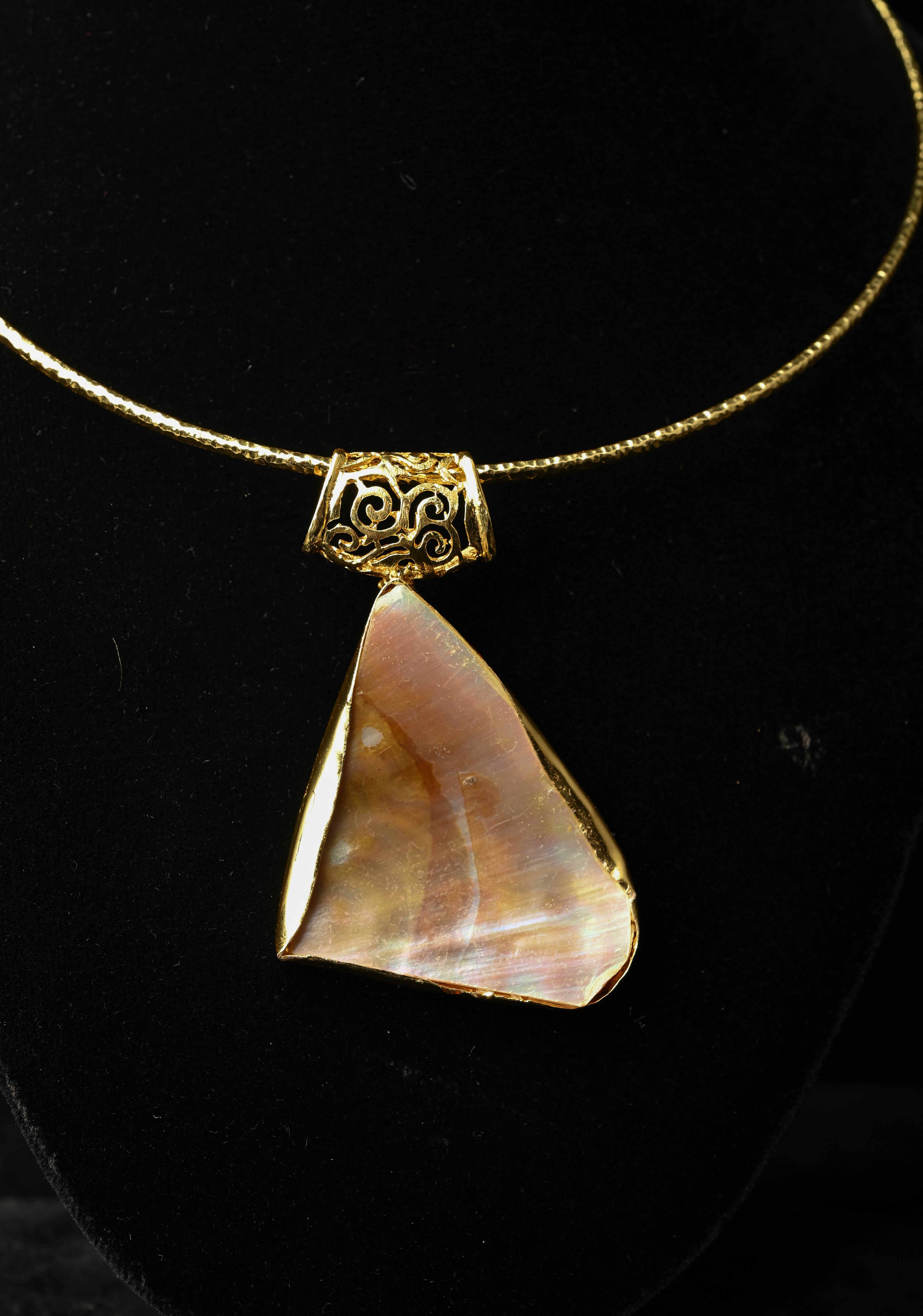 Hasli Necklace with Mother-of-Pearls Pendant | Shobitam