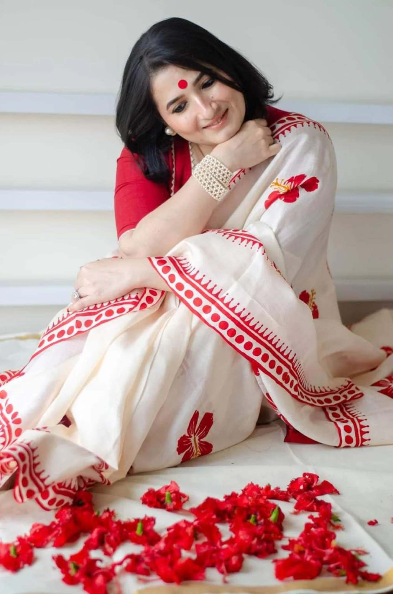 Navratri special Soft Linen Off White With Red Hibiscus Floral Printed And Bordered PreDrape Saree