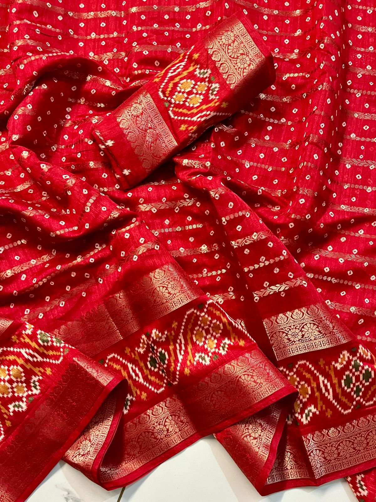 Soft cotton Silk with Zari Detail With Ornate Palla & Ikat Border 1 Minute Saree