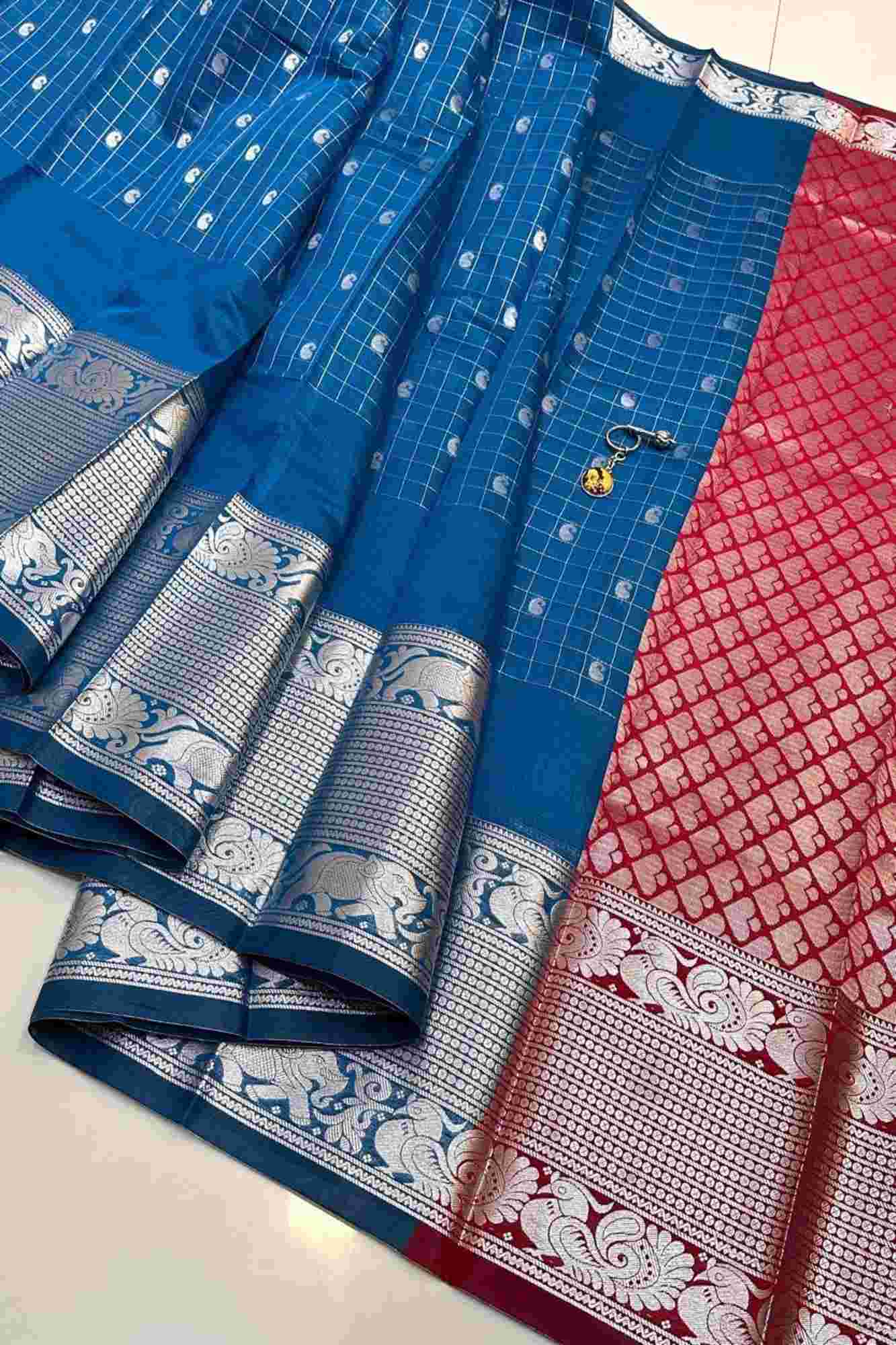 Mangalagiri Checks Butti with Intricate Butta Detailing, Kanchi Border & Contrast Pallu Wrap in 1 Minute saree