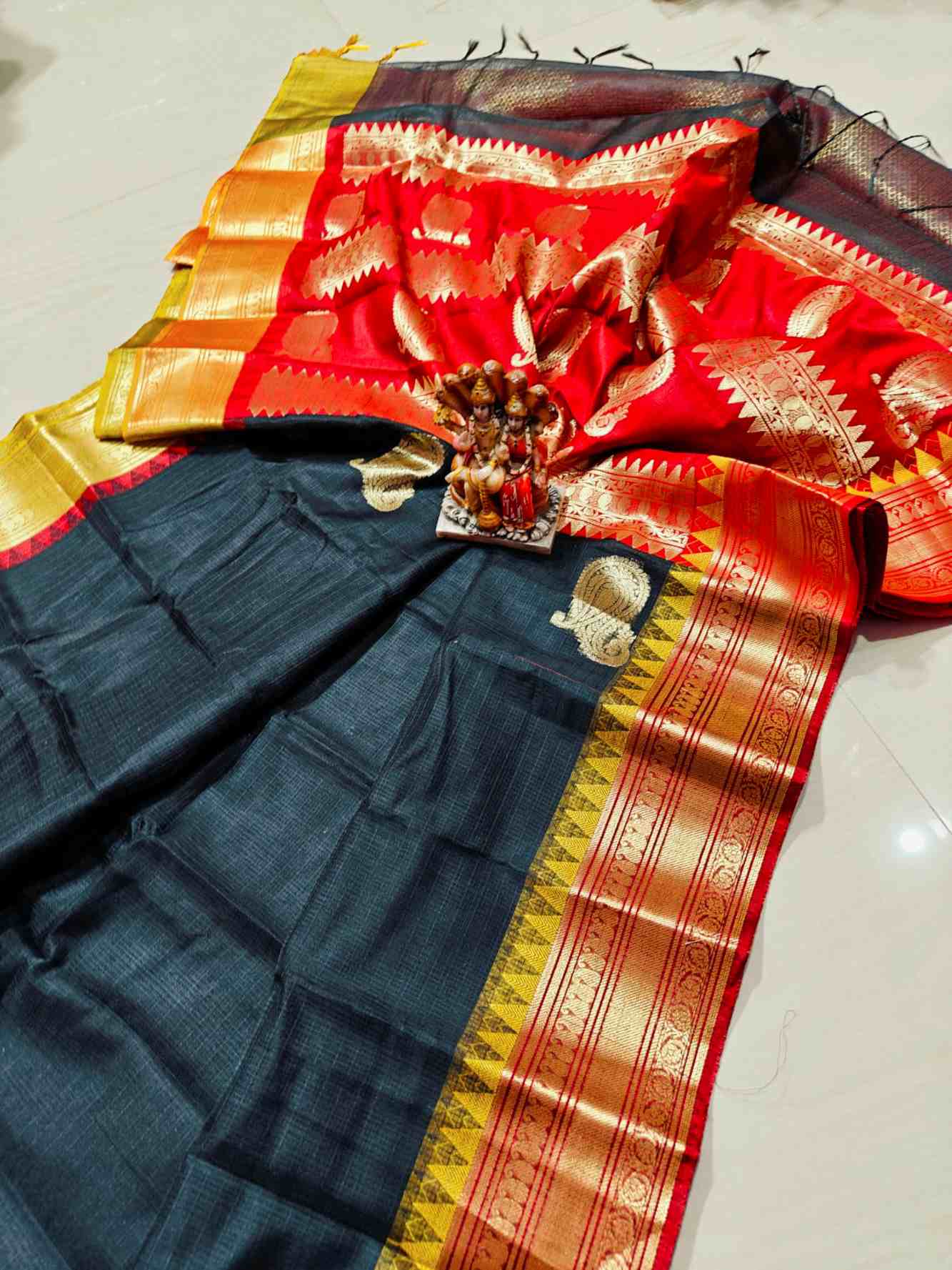 Classic Black Kota Gadwal Silk Saree with Handloom Zari Border & Bold Contrast Red Pallu Wrap in 1 minute saree