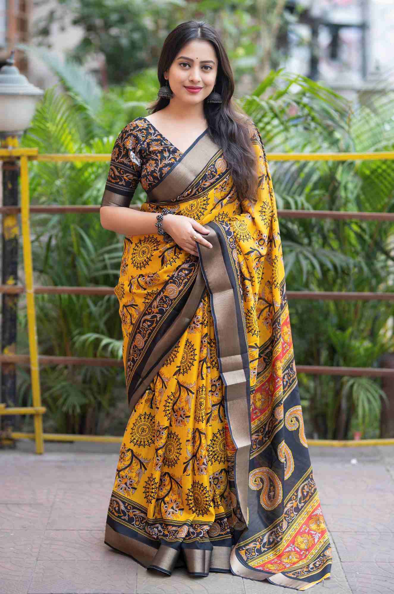 Ethnic Warli Tribal Art Print With Contrast Zari Border & Motif Pallu Wrap in one minute saree