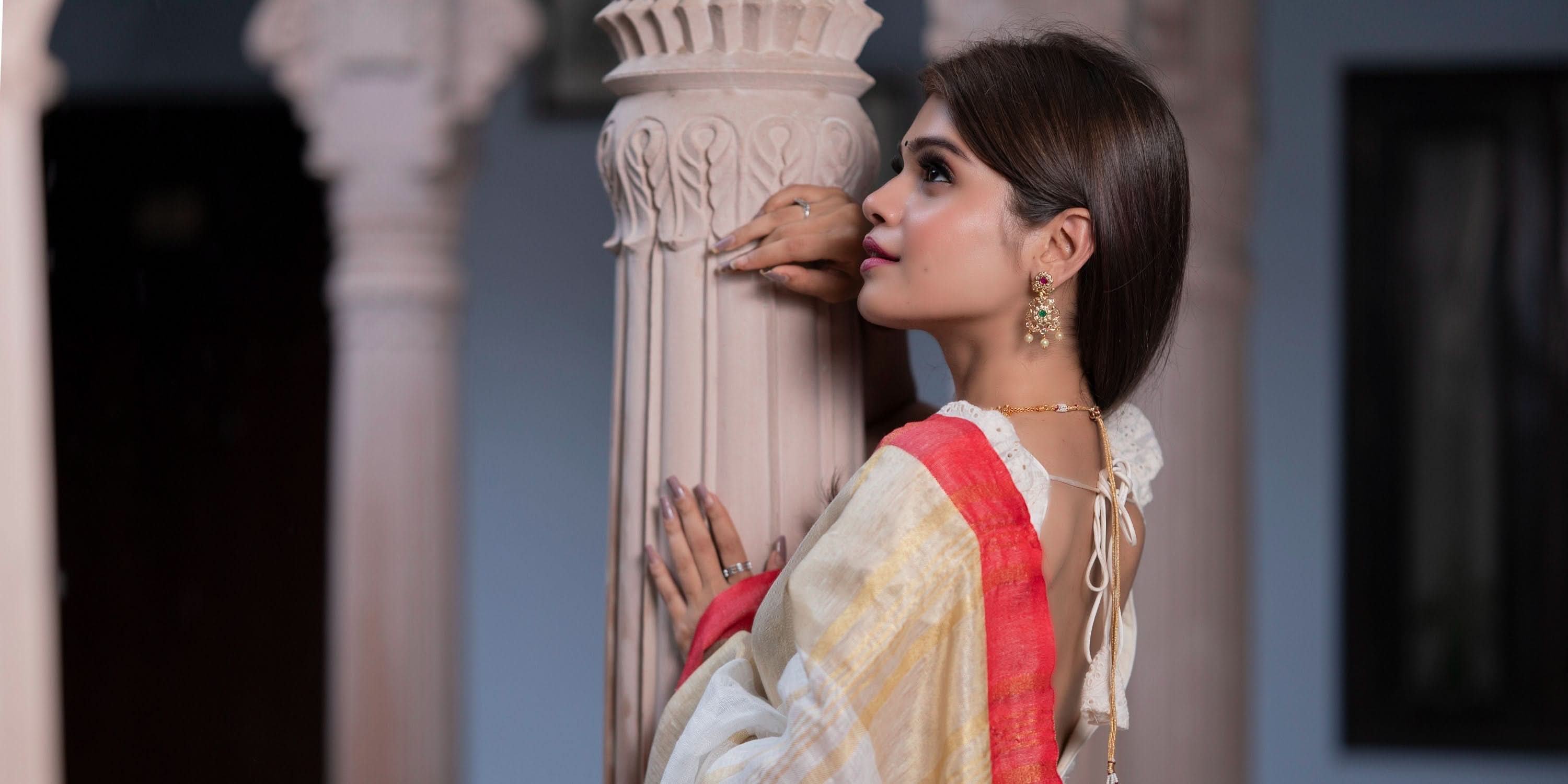 Lovely Wide Border Linen Saree in Ivory and Red with Gold Zari | Lal Paar Saree I White and Red Saree | Shobitam