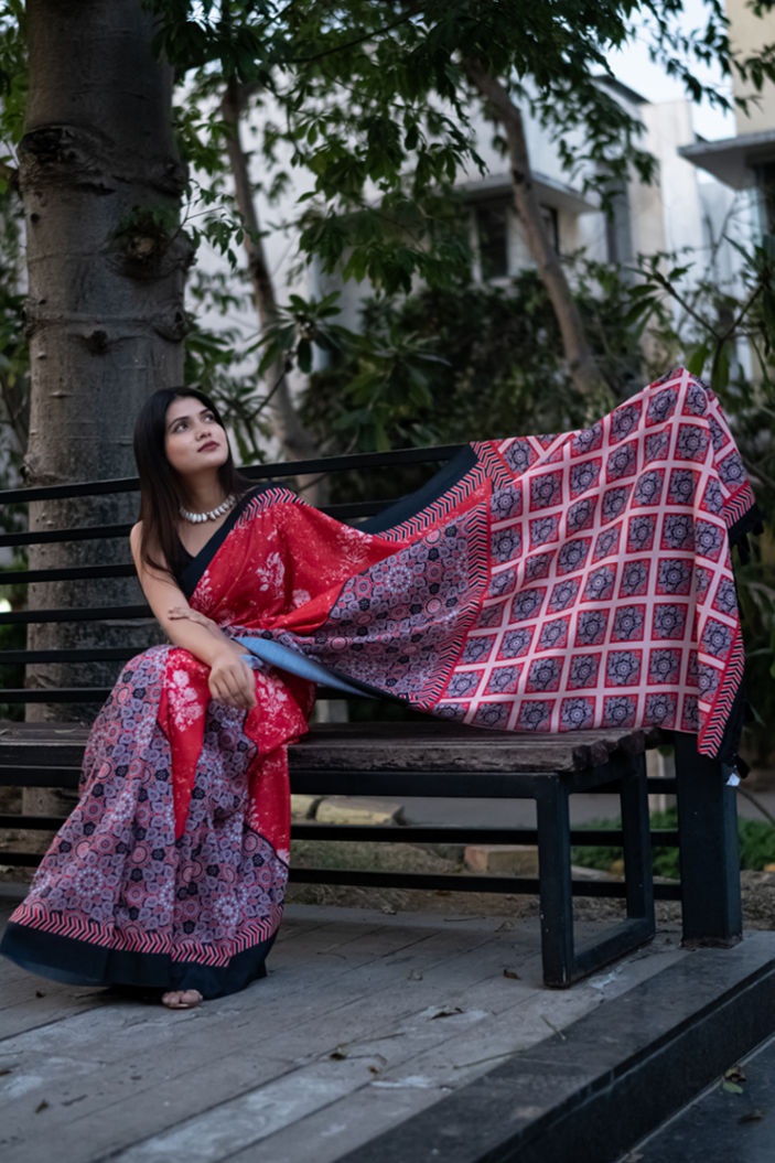 Comfortable Red & Black Soft like butter Printed All Over Wrap in 1 minute saree